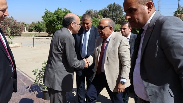 وزير الكهرباء يزور هيئة المواد النووية بمنطقة القطامية