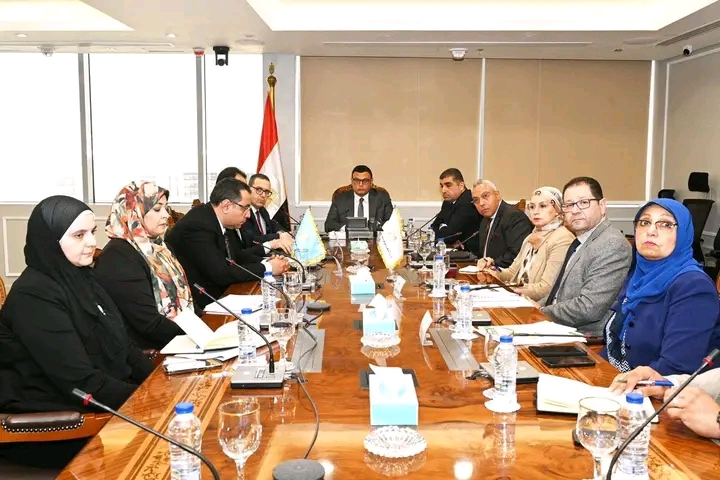 وزير الإسكان يتابع موقف الاستراتيجية الوطنية للعمران والبناء الأخضر 