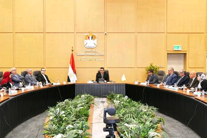 وزير الإسكان يتابع تقنين أوضاع الأراضي بالمدن الجديدة ويوجه بسرعة الإنجاز وفق خطط زمنية وآليات واضحة