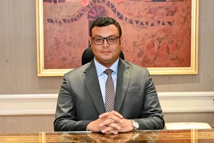 وزير الإسكان يتابع مشروعات البنية الأساسية