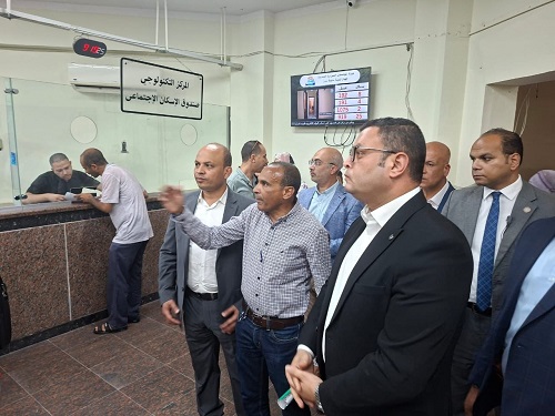 في زيارة مفاجئة: وزير الإسكان يتفقد مركز خدمات المواطنين ومشروعات مدينة بدر