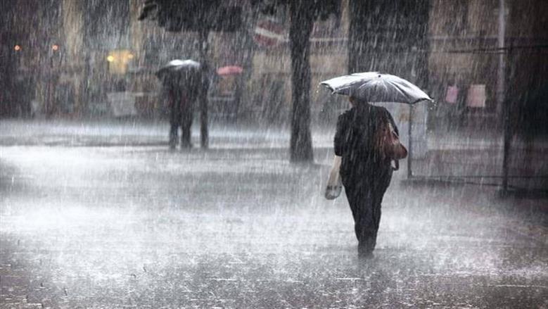سقوط أمطار غزيرة على مناطق بالقاهرة والجيزة رغم ارتفاع درجات الحرارة 