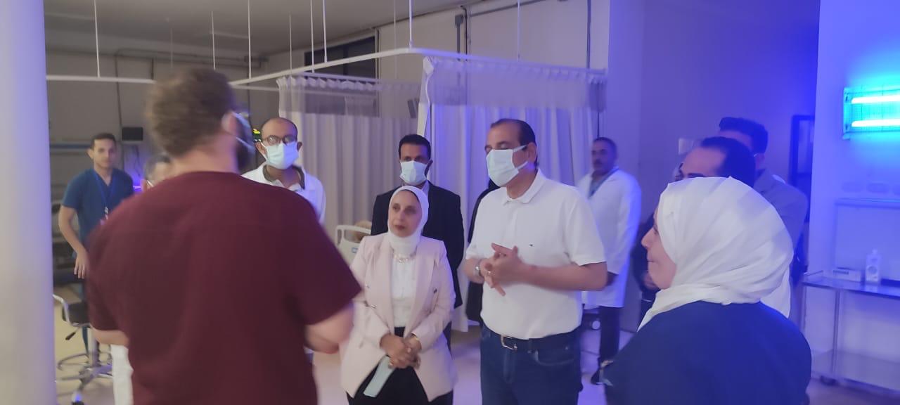 نائب وزير الصحة يتفقد منشآت طبية بالإسماعيلية ويوجه بمكافآت للمتميزين وجزاءات ضد المقصرين