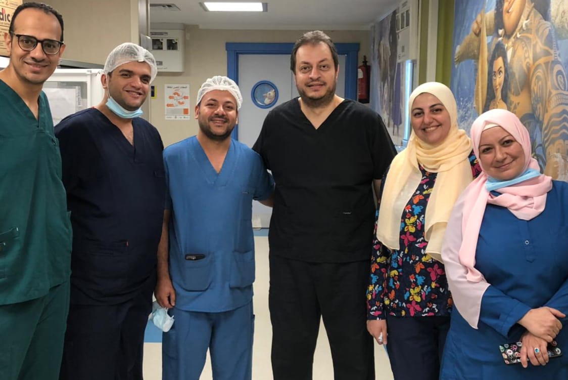 «المستشفيات التعليمية»: عملية نادرة تنقذ مريض فلسطيني من العمى بمعهد الرمد التذكاري