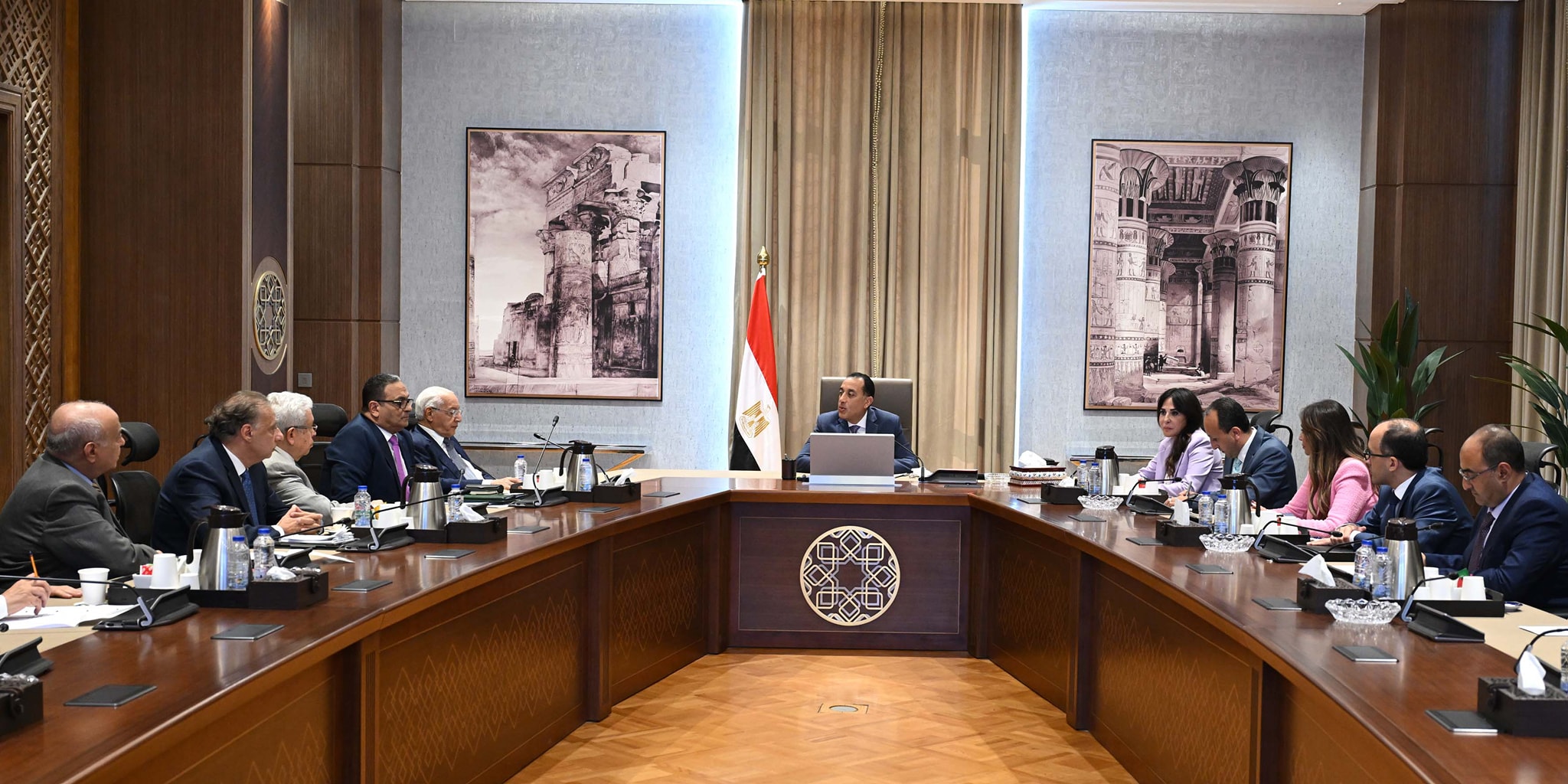 رئيس الوزراء يلتقي اللجنة الاستشارية للشئون السياسية لبحث تداعيات التصعيد الإقليمي وتطورات الأزمة