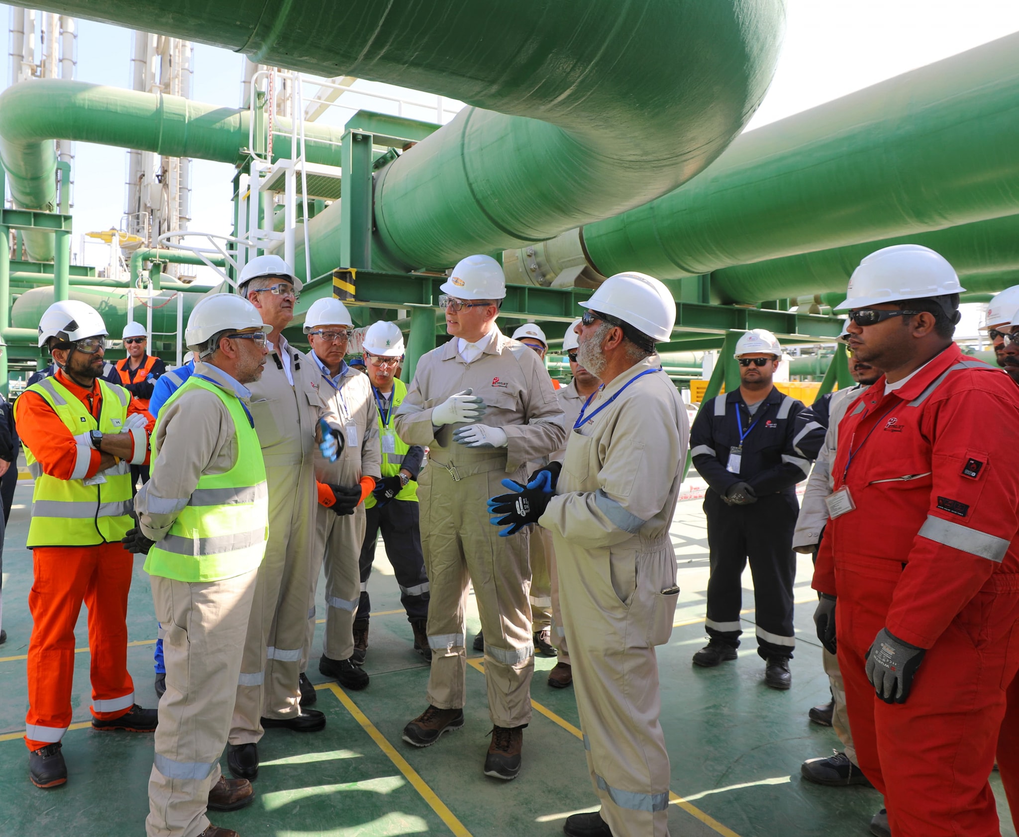 وزير البترول يتفقد تجهيزات سفينة التغييز Energos Eskimo