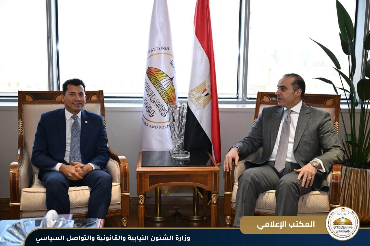 وزير الشؤون النيابية يلتقي وزير الشباب وأعضاء الكيانات الشبابية: الدولة تولي اهتمامًا كبيرًا بتمكين الشباب وتنمية مهاراتهم