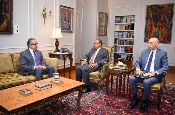 وزير الخارجية والهجرة يستقبل المرشح المصري لمنصب مدير عام اليونسكو