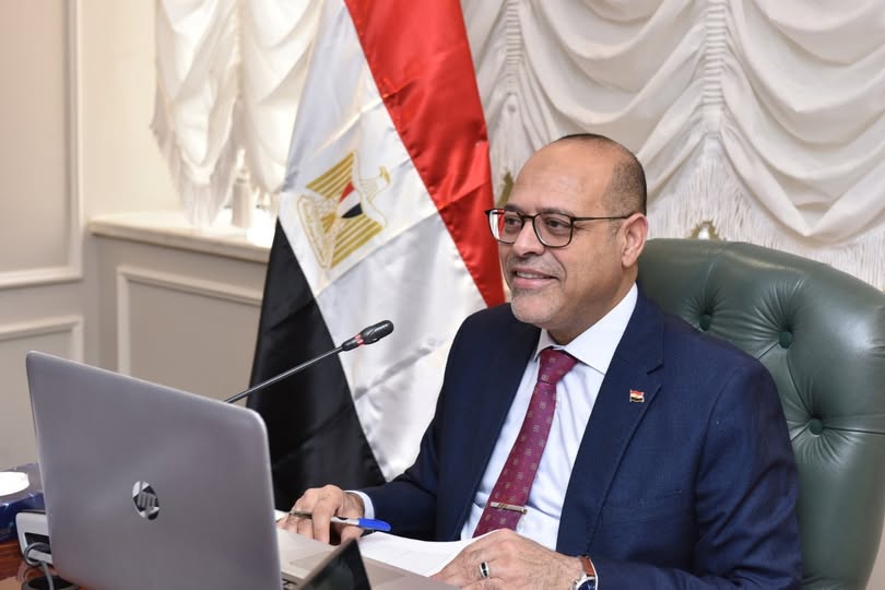 وزارة العمل توجه إنذارًا لعدد من المنشآت بالقاهرة لتلافي مخالفات قانونية