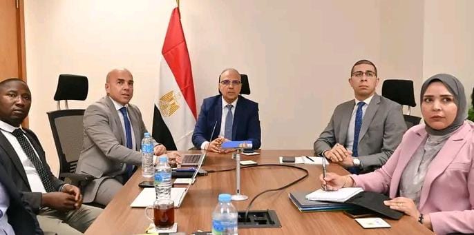 وزير الري يلتقى فريق بحثي من الجامعة الأمريكية لمناقشة التعاون المشترك