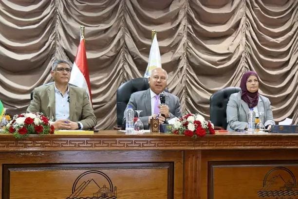 لقاء عاجل بين الحكومة والمستثمرين لتفعيل حلول واقعية