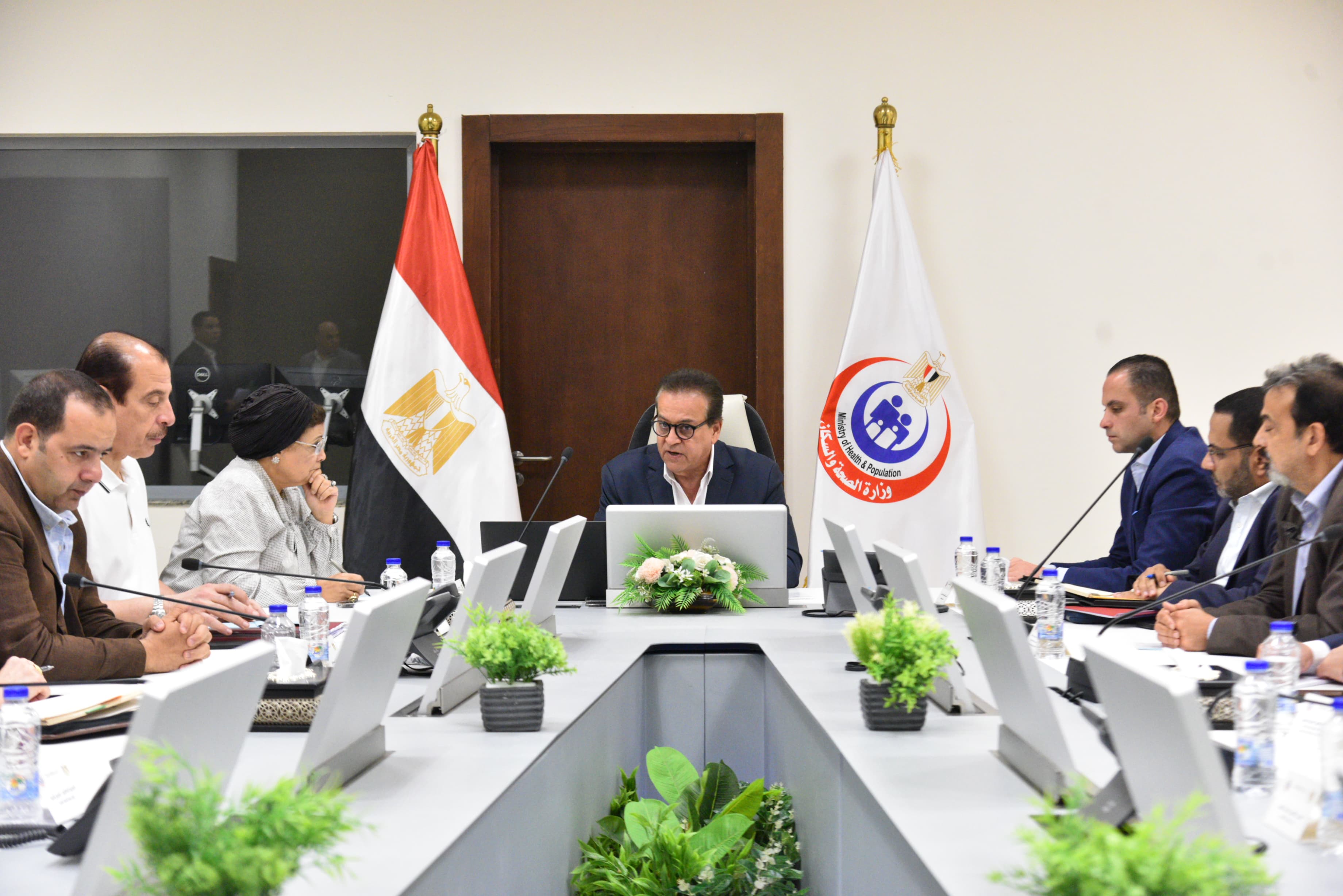 «عبدالغفار» يناقش تعزيز جودة الخدمات الصحية المقدمة للمواطنين بالمحافظات