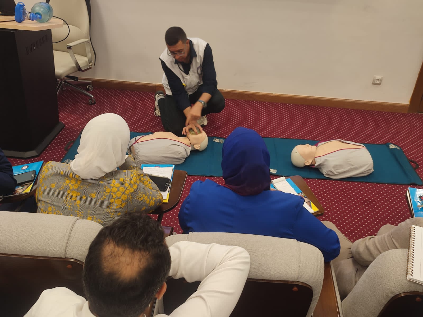 الصحة تطلق المرحلة الرابعة من تدريب الكوادر على أجهزة إزالة الرجفان القلبي الآلي 